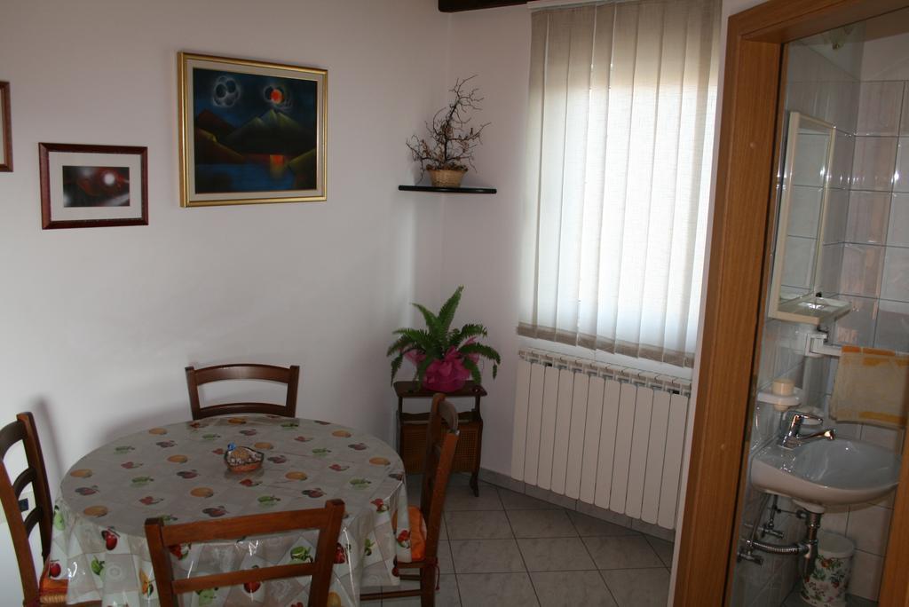 Apartment Pokrajac Rovinjsko Selo Oda fotoğraf